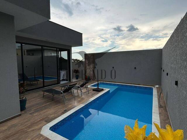 #687 - Casa para Venda em Atibaia - SP